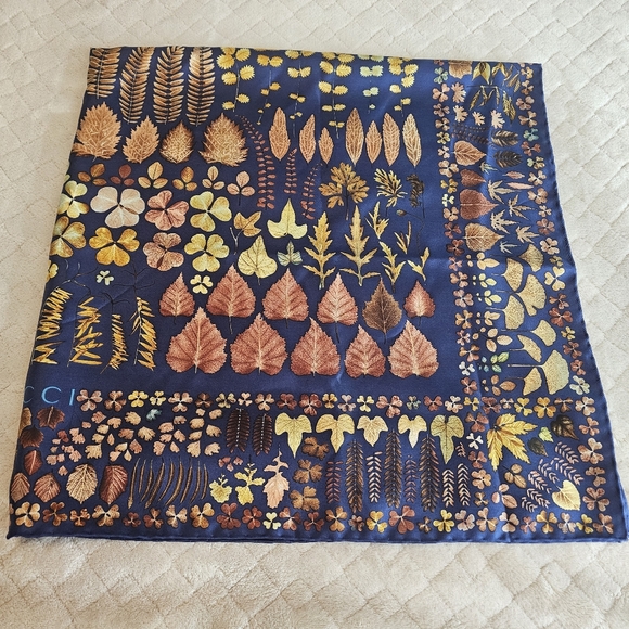 Vintage Gucci Scarf - Picture 9 of 9